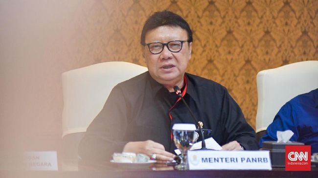 Menpan-RB Sebut Tak Ada Aturan Larang PNS Pakai Cadar