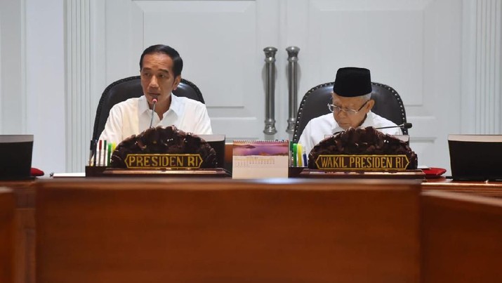 Presiden dan Wakil Presiden RI, Joko Widodo dan Ma'ruf Amin memimpin rapat terbatas (Biro Pers Sekretariat Presiden/Lukas)