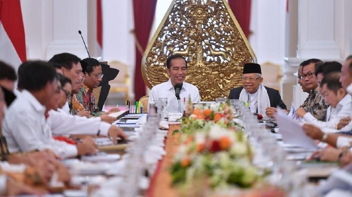 Presiden Joko Widodo didampingi Wakil Presiden Ma’ruf Amin memimpin sidang kabinet paripurna (BPMI Setpres/Laily Rachev) Presiden Joko Widodo didampingi Wakil Presiden Ma’ruf Amin memimpin sidang kabinet paripurna (BPMI Setpres/Laily Rachev)