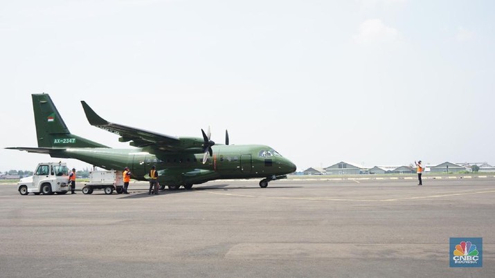 PT Dirgantara Indonesia ekspor satu pesawat  tipe CN235-220 Military Transport ke Nepal untuk Nepalese Army. (CNBC Indonesia/Rahajeng Kusumo Hastuti)