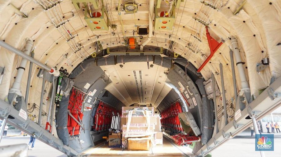Pesawat CN235-220, merupakan pesawat multirole dengan daya angkut sebanyak 48 penumpang yang dapat digunakan untuk beberapa misi.