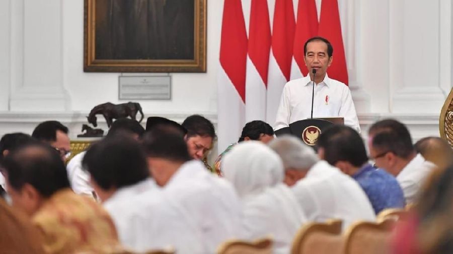 Presiden Joko Widodo didampingi Wakil Presiden Ma’ruf Amin memimpin sidang kabinet paripurna (BPMI Setpres/Laily Rachev)