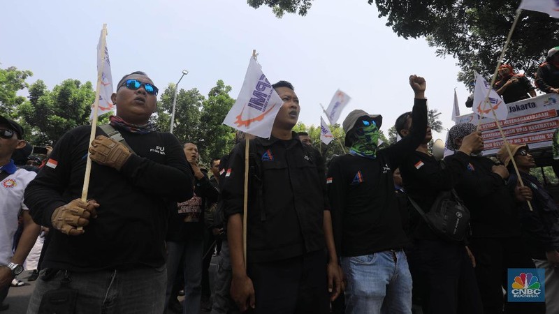 Buruh menolak kenaikan UMP 2020 sebesar 8,51% jelang pengumuman dan penetapan Upah Minimum Provinsi (UMP) serempak oleh para gubernur pada 1 November 2019.