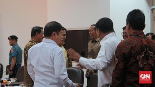 Momen Keakraban Sri Mulyani-Prabowo: Sini, Pak, Foto Bareng