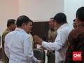 Momen Keakraban Sri Mulyani-Prabowo: Sini, Pak, Foto Bareng