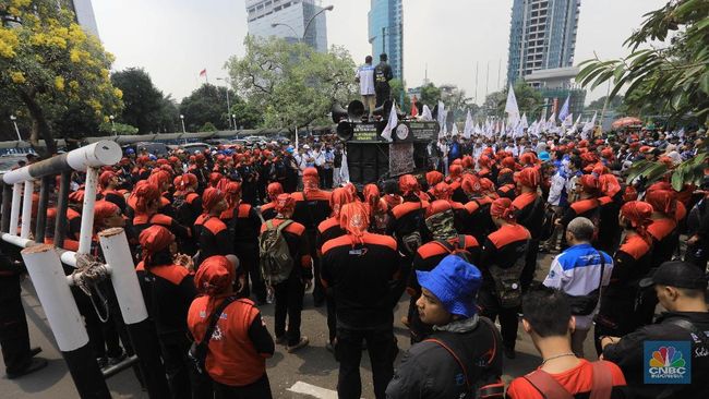 Hari Ini UMP Diketok Serempak, Bakal Ada Gelombang Demo Buruh - CNBC Indonesia