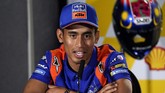 Pebalap KTM Tech3 asal Malaysia Hafizh Syahrin berbicara di konferensi pers. Syahrin musim depan akan kembali ke Moto2 setelah kehilangan tempat di Tech3. (AP Photo/Vincent Thian)
