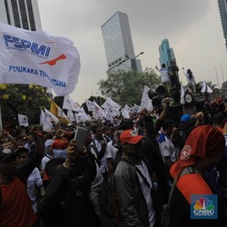 Upah Mau Naik, Buruh & Pengusaha Bakal 'Ribut' Lagi Nih!