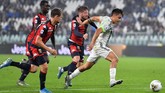 Penyerang Juventus Paulo Dybala kembali menjadi starter bersama Cristiano Ronaldo di lini depan saat melawan Genoa. (Alessandro Di Marco/ANSA via AP)