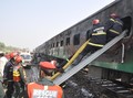 Korban Tewas Kebakaran Kereta Pakistan Capai 71 Orang