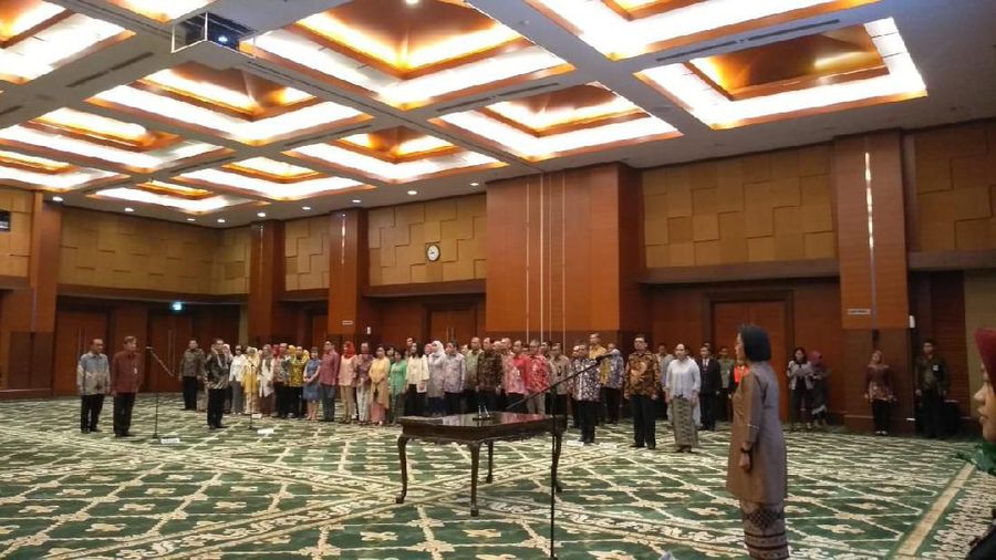 Suryo Utomo menggantikan Robert Pakpahan yang memasuki masa pensiun.