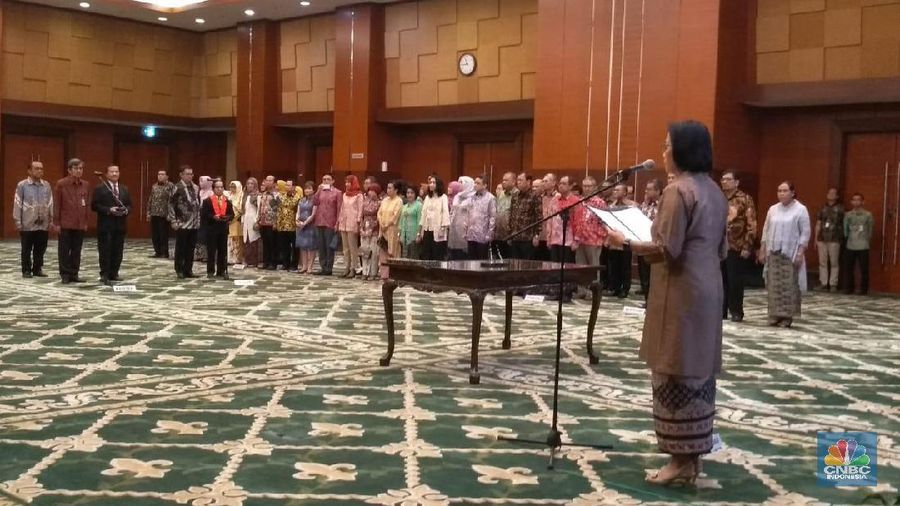 Suryo menggantikan Robert Pakpahan yang memasuki masa pensiun. Selain Suryo, turut dilantik sejumlah pejabat eselon di lingkungan Kemenkeu.
