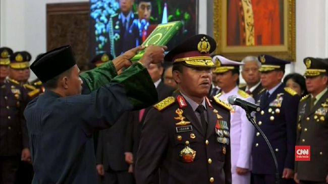 VIDEO: Jokowi Resmi Lantik Idham Azis Jadi Kapolri