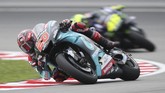 Fabio Quartararo menjadi pebalap tecepat pada kualifikasi MotoGP Malaysia di Sirkuit Sepang, Sabtu (2/11) dengan catatan waktu 1 menit 58,303 detik. (AP Photo/Vincent Phoon)