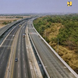 Maaf! Tol Layang Cikampek Hanya untuk Mobil Pribadi