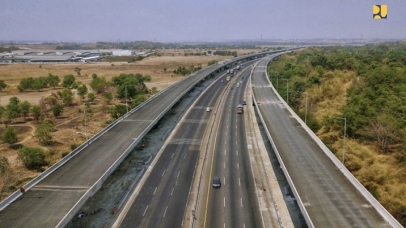 Jalan Tol layang Jakarta-Cikampek atau Jakarta-Cikampek Elevated bakal dioperasikan akhir November atau awal Desember 2019.