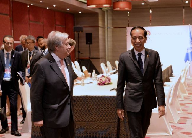 Di Bangkok Jokowi Dorong Kerja Sama Ekonomi Asean