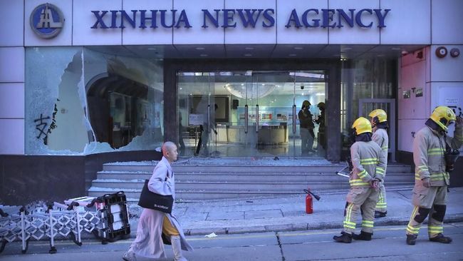 Demo Hong Kong, Kantor Berita Xinhua Dirusak