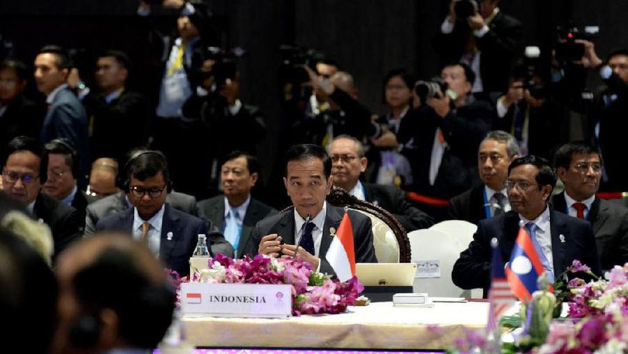 Jokowi mendorong kolaborasi infrastruktur ASEAN dan China.