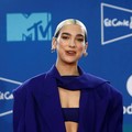 Heboh Dua Lipa Makan Pastel Khas RI, Ini Ceritanya!