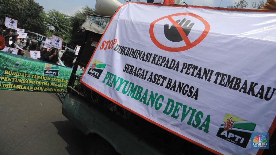 Para petani tembakau yang tergabung dalam (APTI) Jawa Barat hari ini mendatangi kantor Kementerian Keuangan.