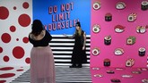 Di area seluas 2.000 meter persegi, pameran ini menghadirkan 25 ruangan untuk selfie. (AFP/Ina Fassbender)