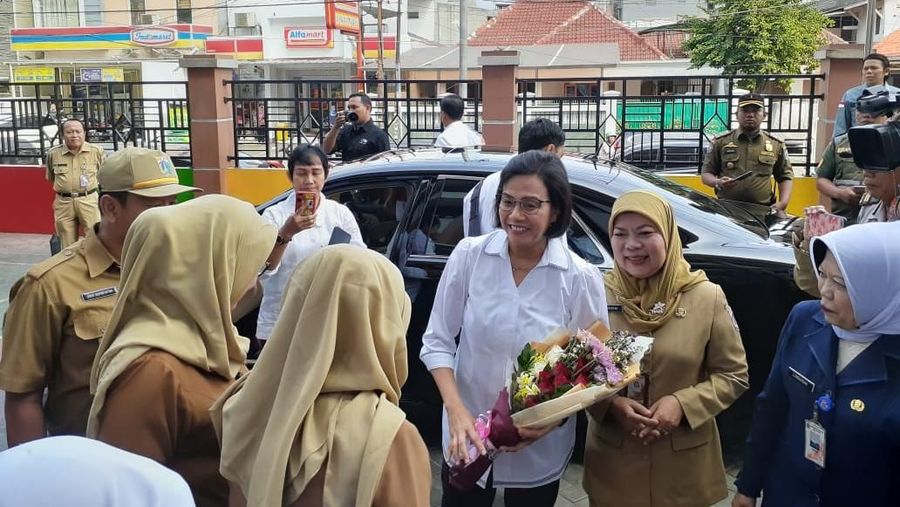 Menteri Keuangan Sri Mulyani Indrawati menjadi pengajar di SD Negeri 01 Kenari, Jakarta Pusat.