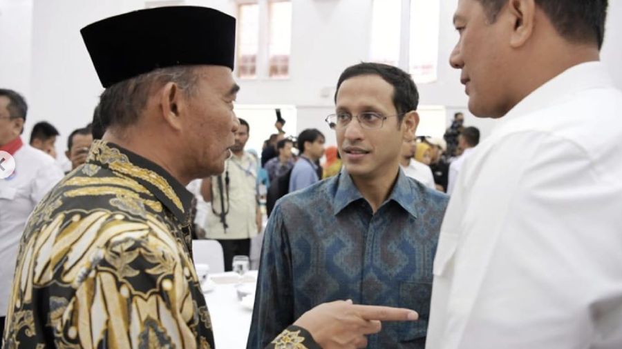 Nadiem Makarim memastikan akan memberikan tunjangan khusus bagi para guru yang terdampak banjir.