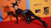 Maruv mungkin masih terbawa suasana Halloween pekan lalu sehingga dia ingin bereinkarnasi menjadi kucing betina (Photo by Joel C Ryan/Invision/AP)