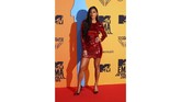 Penyanyi Nicole Scherzinger tampil seksi dengan mini dress sekuin. Gayanya memang terlihat sederhana, namun terlihat sesuai dengan bentuk tubuhnya. (Joel C Ryan/Invision/AP)