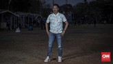 Umar Abdul Aziz, 32 tahun, pemilik klub sepakbola Bonkar FC. Dia mulai eksis di sepakbola tarkam sejak 2016. (CNN Indonesia/Bisma Septalisma)