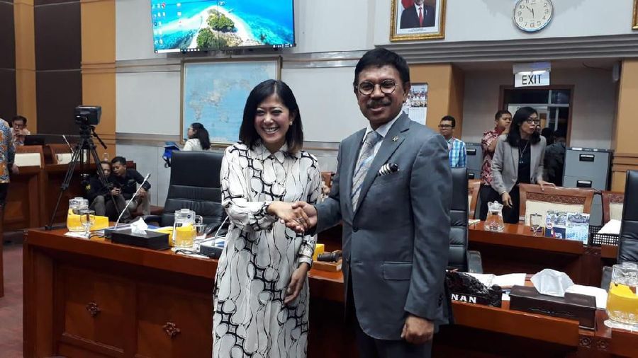Dalam Rapat Dengar Pendapat antara Kemenkominfo dengan Komisi 1 DPR, Johnny Plate sering salah mengucap.
