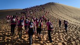 Rose Trip Morocco merupakan kegiatan penjelajahan Gurun Sahara yang dilakukan oleh sekelompok wanita untuk tujuan solidaritas. (AFP/Jean-Philippe Ksiazek)