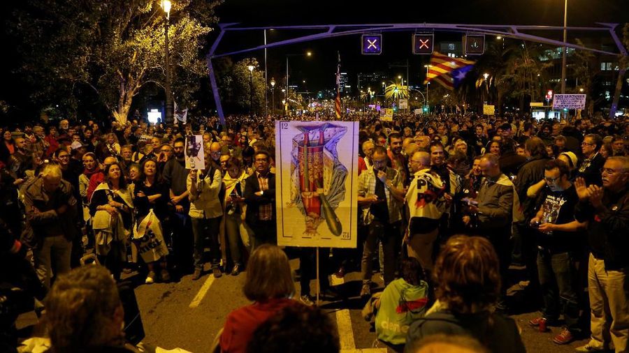 Kedatangan bangsawan Spanyol di Barcelona disambut dengan aksi protes dari separatis Catalunya pada Senin, 4 November 2019.