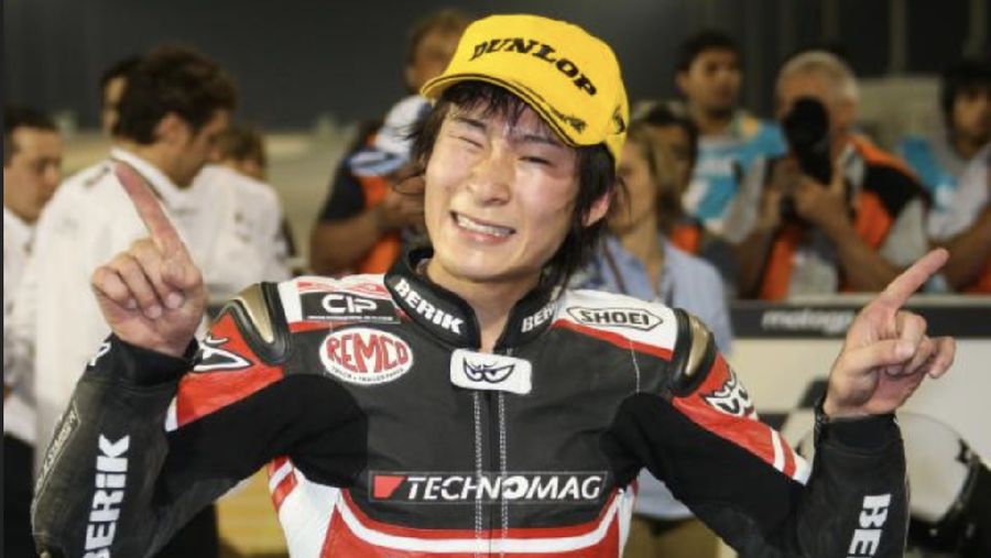 Kabar duka menyelimuti dunia balap Indonesia. Pembalap Afridza Syach Munandar meninggal dunia akibat kecelakaan di Sirkuit Sepang, Sabtu (2/11/2019).
