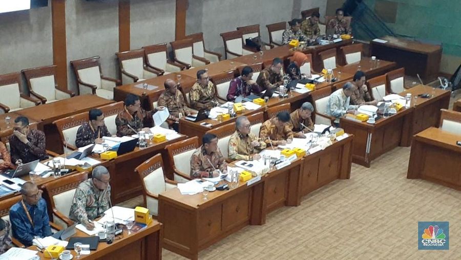 Komisi XI Dewan Perwakilan Rakyat (DPR RI) melakukan rapat kerja dengan Lembaga Penjamin Simpanan (LPS)