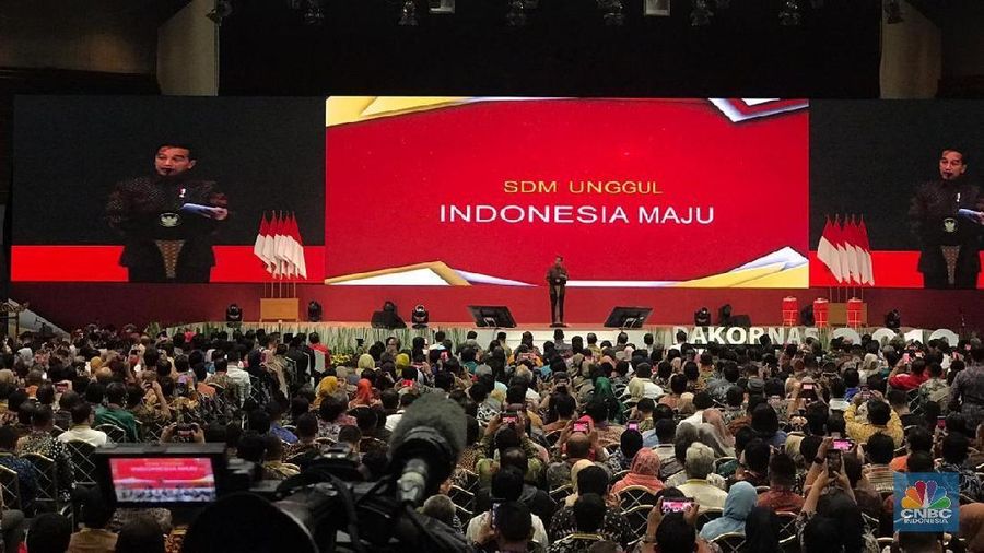 Jokowi menekankan pengadaan barang dan jasa pemerintah pusat maupun daerah harus berkontribusi terhadap pengembangan industri dalam negeri.