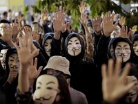 Demo Berkepanjangan, China Copot Direktur Urusan Hong Kong