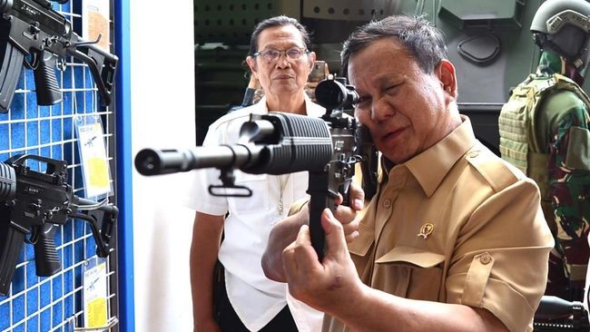 Kunjungi Pindad, Prabowo Akui Belajar Kondisi Pertahanan