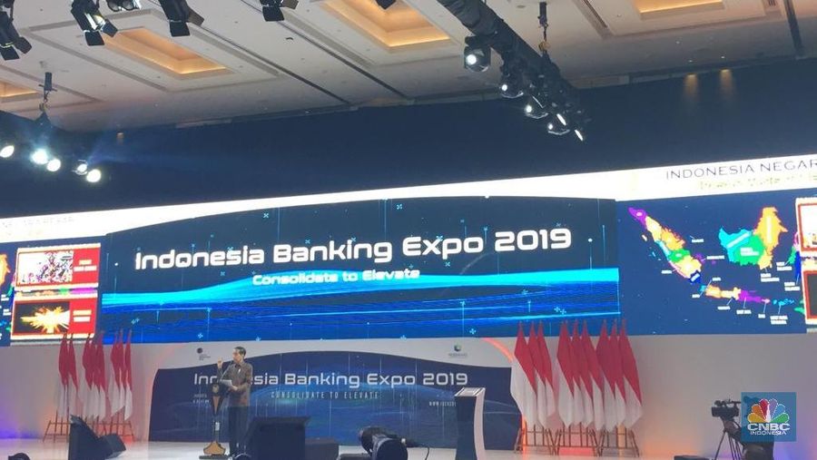 Jokowi memberikan empat pesan khusus kepada para pemimpin industri perbankan.