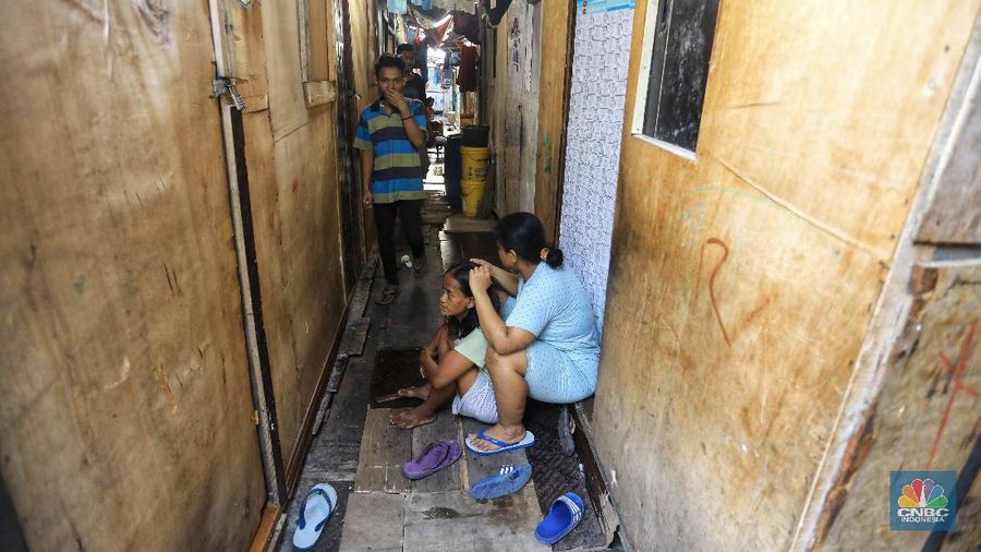 Sebagian besar merupakan pendatang dari luar Jakarta.