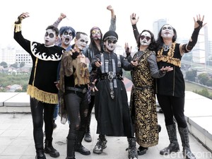 Bukan Cuma Kuburan, Band Indonesia Ini Juga Pakai Topeng Seram