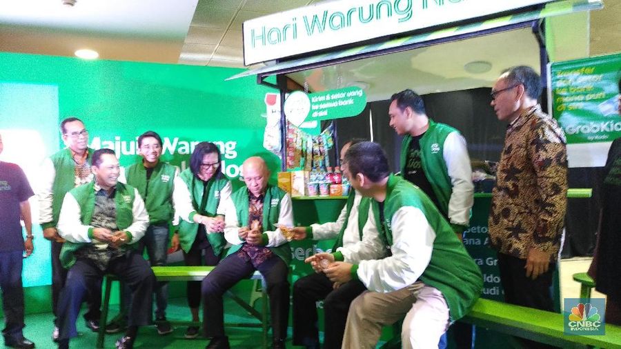 Menteri Koperasi dan UKM Teten Masduki mengatakan hadirnya GrabKios menjadi satu terobosan ekonomi digital.
