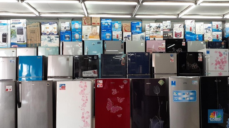 Di toko-toko elektronik di Jaktim: PGC, Pasar Kramat Jati, dan Plaza di Kramat Jati terpantau lengang, Rabu, (6/11), Lengkapnya di link ini.