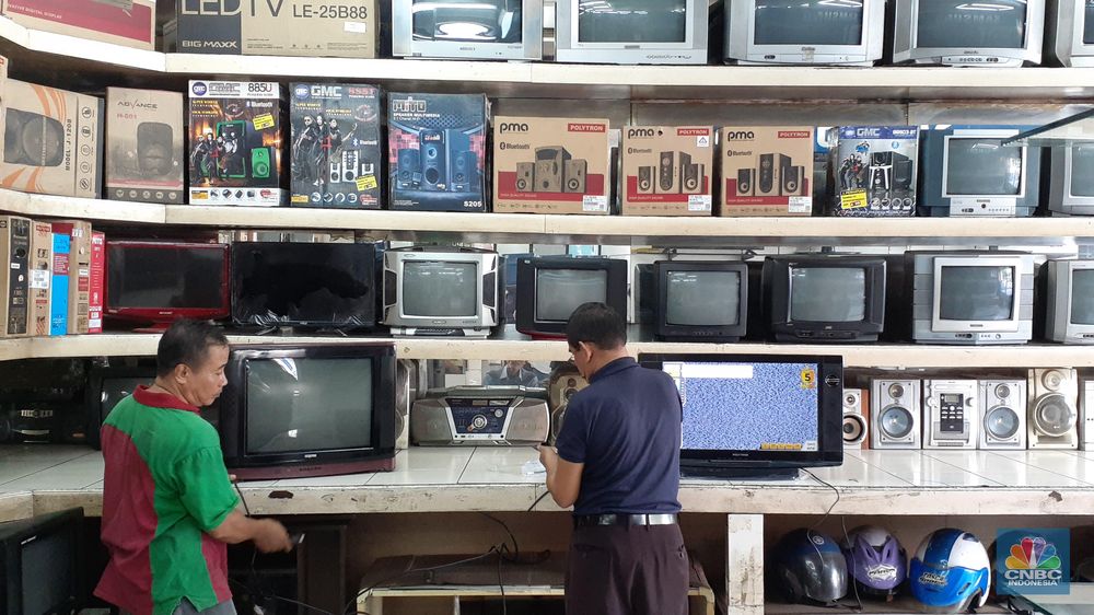 Toko Elektronik Sepi Bak 'Kuburan', Pedagang Banyak 'Bengong' - Foto 2