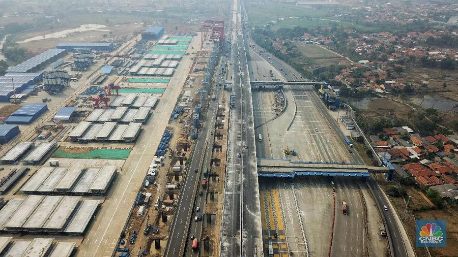 Jalan Tol layang Jakarta-Cikampek (Japek II) (CNBC Indonesia/ Andrean Kristianto)