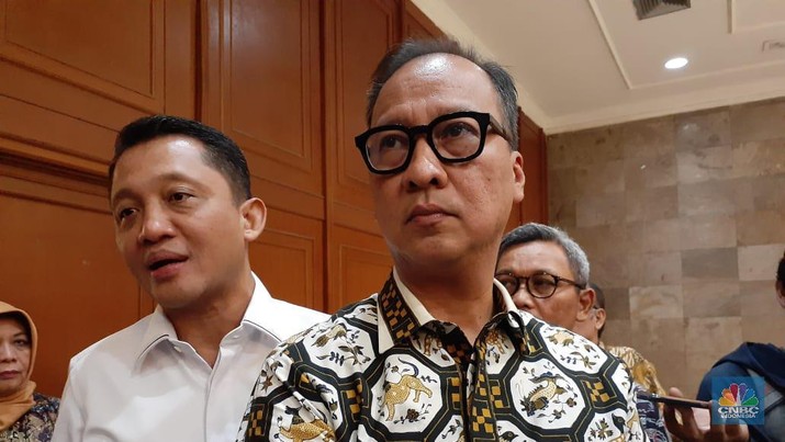 Menteri Perindustrian Agus Gumiwang Kartasasmita memiliki seabrek tugas yang harus dikerjakannya.