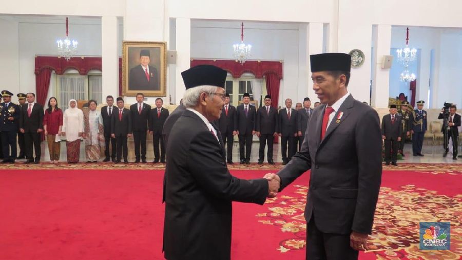 Ada enam tokoh bangsa yang mendapat gelar pahlawan nasional edisi tahun 2018.