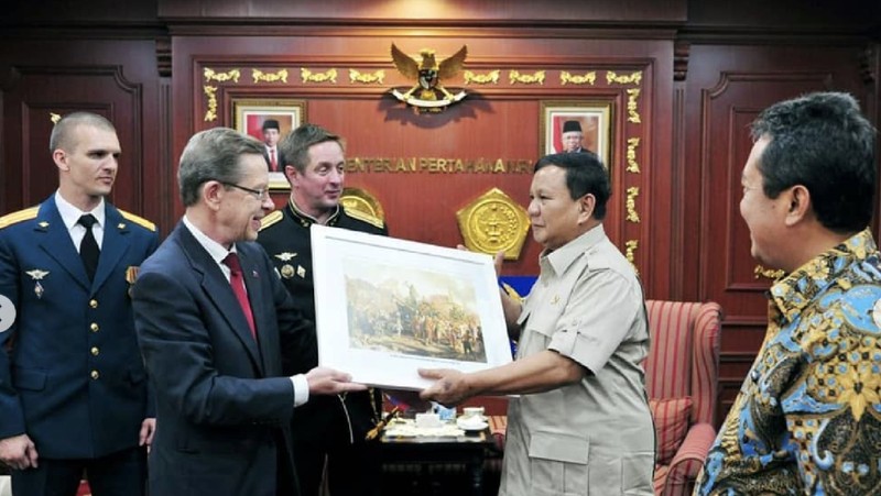 Menteri Pertahanan Republik Indonesia Letnan Jenderal TNI (Purn) Prabowo Subianto menerima kunjungan sejumlah duta besar negara sahabat, kemarin.