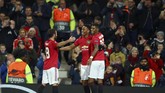 Penyerang Manchester United Anthony Martial merayakan gol kedua tim ke gawang Partizan Belgrade pada matchday keempat Liga Europa. Martial mencetak gol setelah mengelabui dua pemain Partizan di area kotak penalti. (AP Photo/Dave Thompson)